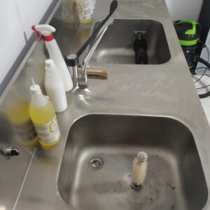 Echipament de curatare si dezinfectare pantofi