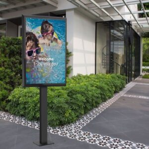Kiosk outdoor pentru display LG 49XE4F-M, 49", Bezel 38.4 mm si rama Vogel's